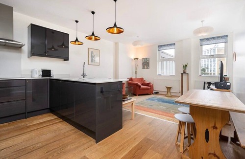 Twickenham Riverside Apartment | Charming 1BR Flat in Twickenham