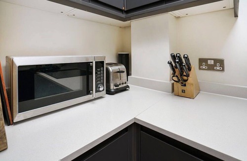 Twickenham Riverside Apartment | Charming 1BR Flat in Twickenham
