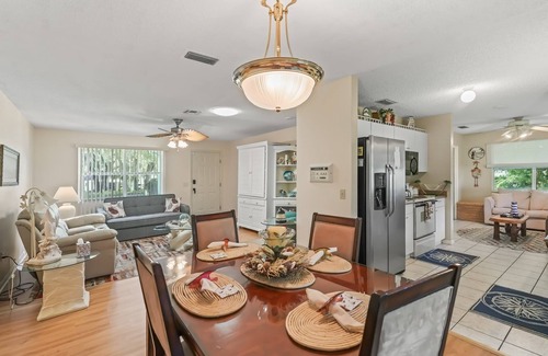 The Villages House | Charming 2/2 Ranch in Orange Blossom Gardens: Relax, Explore, and Enjoy!
