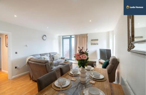 Watford Apartment | Charming 2-Bed Apt - Close to amenities - Sleep 6