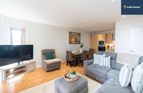 Watford Apartment | Charming 2-Bed Apt - Close to amenities - Sleep 6