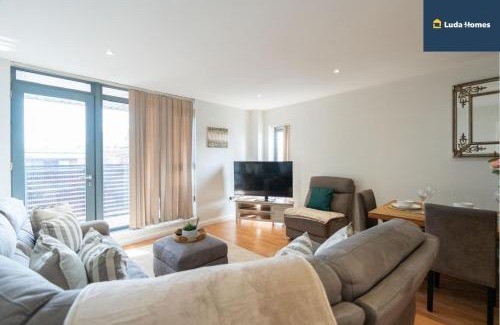 Watford Apartment | Charming 2-Bed Apt - Close to amenities - Sleep 6