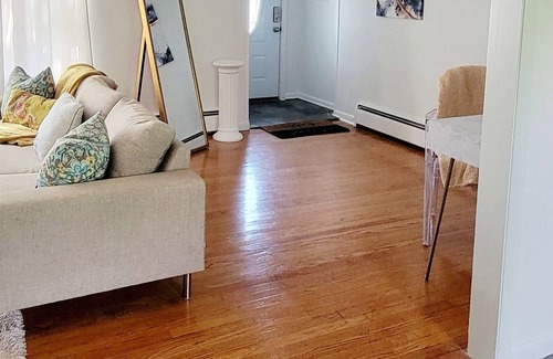 Albany Apartment | Charming 2 bdrm Apt -Home Away from Home in prime location