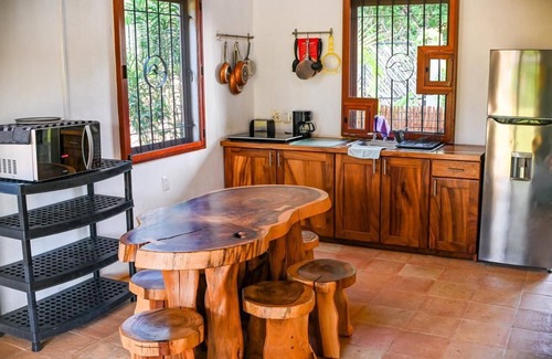 Emiliano Zapata Cottage | Charming 2-bedroom cottage with WiFi, AC in awesome Puerto Escondido