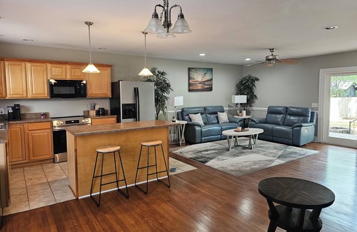 North Charleston House | Charming 2-bedroom house in nPark Circle District, walk to the park and pubs