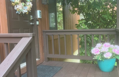 Vernon Condo | Charming 2-bedroom condo in fabulous Vernon Township with WiFi, fitness room