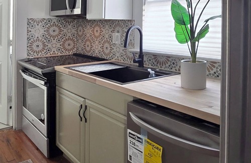 Northwood Shores Cottage | Charming 2-bedroom Cottage Close to Downtown and the Beach No. 1