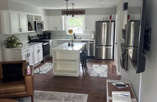 Hendersonville House | Charming 2-bedroom house 2 bathroom home in Hendersonville