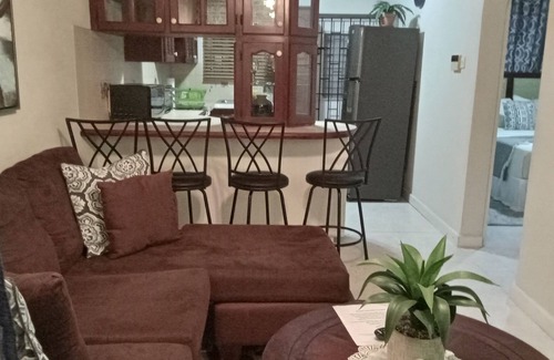Wotton Apartment | Charming 2-bedroom apartment with WiFi, AC in tranquil Christ Church