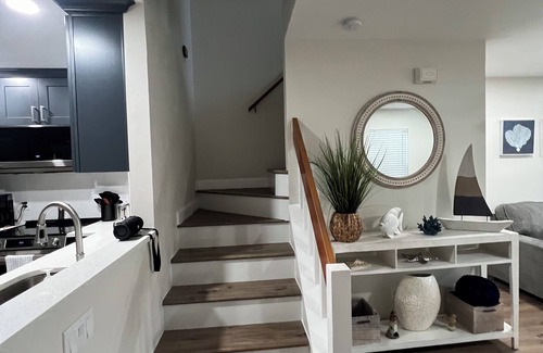 Crystal River Condo | Charming 2 bedroom condo with waterfront/dock access! Community pool!