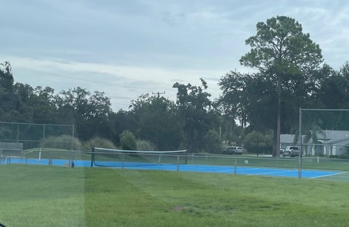 Crystal River Condo | Charming 2 bedroom condo with waterfront/dock access! Community pool!