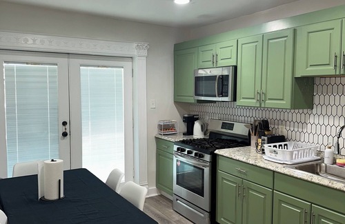 West New York Apartment | Charming 2-bedroom apartment in lovely West New York with AC