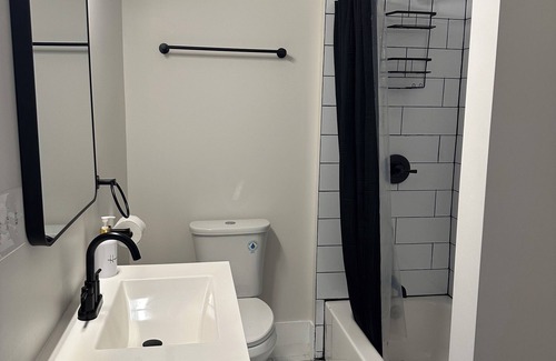 West New York Apartment | Charming 2-bedroom apartment in lovely West New York with AC