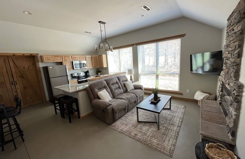 Winston - Salem Cabin | Charming 2-bedroom cabin with WiFi in brilliant Winston-Salem