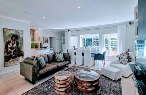 Helderberg Rural House | Charming 2-bedroom Golf Cottage on the prestigious Erinvale Golf Estate