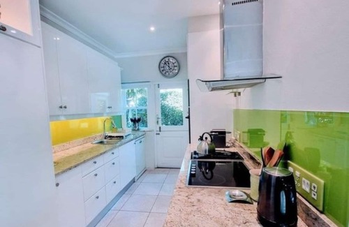 Helderberg Rural House | Charming 2-bedroom Golf Cottage on the prestigious Erinvale Golf Estate