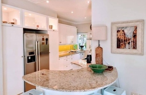 Helderberg Rural House | Charming 2-bedroom Golf Cottage on the prestigious Erinvale Golf Estate