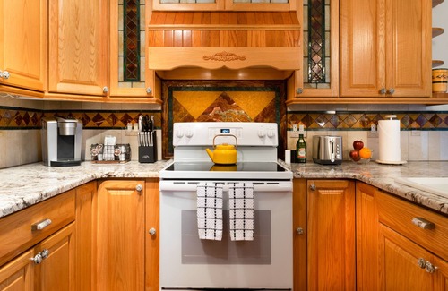 Plains House | Charming 2 bedroom 2 bathroom home with jetted tub!