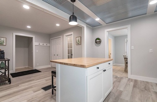 Willoughby House | Charming 2 bedroom, 2 bathroom home.