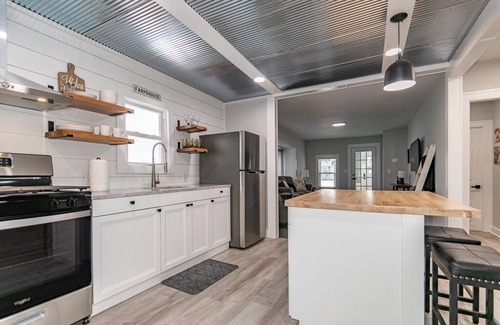 Willoughby House | Charming 2 bedroom, 2 bathroom home.