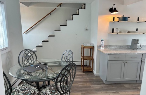 Ocean Bluff-Brant Rock Apartment | Charming 2-bedroom apartment in wonderful Marshfield Across from the Ocean