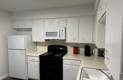 Killeen House | Charming 2-bedroom and 1-bath house with AC, WiFi in fantastic Killeen