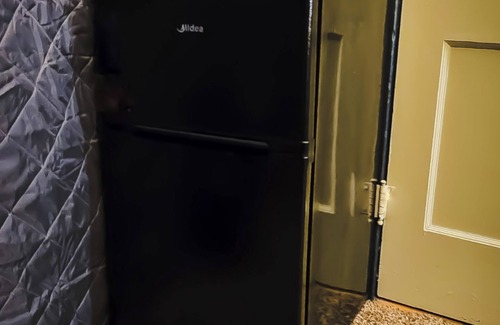 Dearborn Apartment | Charming 2-bedroom apartment in delightful Dearborn - no kitchen and no shower