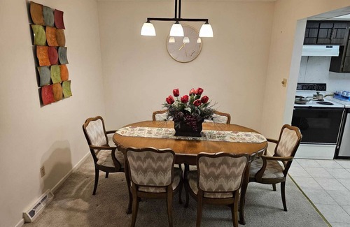 Williamsville Apartment | Charming 2-bedroom apartment with WiFi, AC in beautiful Amherst