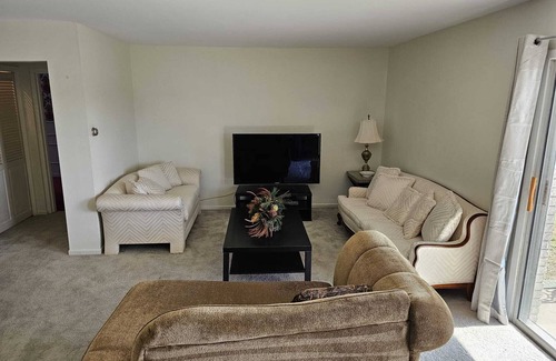 Williamsville Apartment | Charming 2-bedroom apartment with WiFi, AC in beautiful Amherst