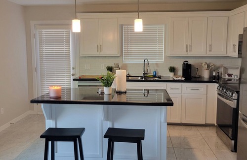 Palmhurst Apartment | Charming 2-bedroom apartment with WiFi, AC, and ADT Security in quaint Mission!