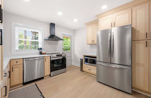 Roswell Apartment | Charming 2-bedroom apartment in lovely downtown Roswell.