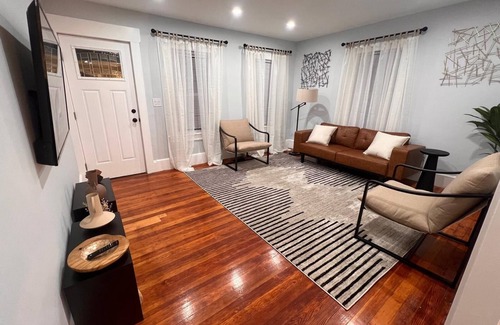 Sharon Apartment | Charming 2-bedroom apartment in nice Sharon with WiFi, AC near Gillette Stadium