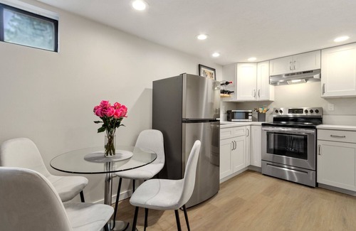 Winstead Park Apartment | Charming 2-bedroom apartment with WiFi, AC in awesome Boise