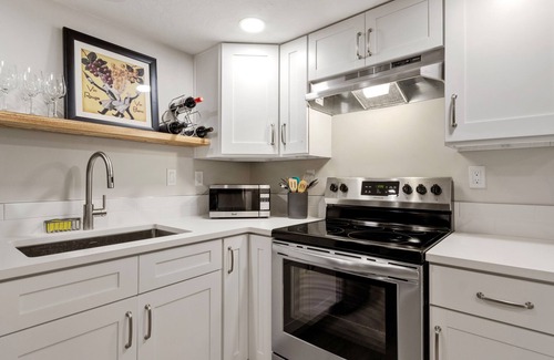 Winstead Park Apartment | Charming 2-bedroom apartment with WiFi, AC in awesome Boise
