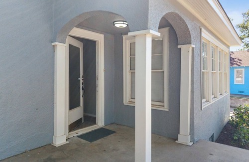 Cherry Street Apartment | Charming 2-bedroom apartment in fabulous Tulsa with AC