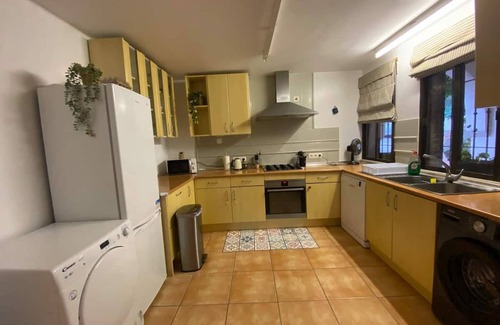 Almunecar Apartment | Charming 2-bedroom apartment with WiFi, AC in wonderful La Herradura