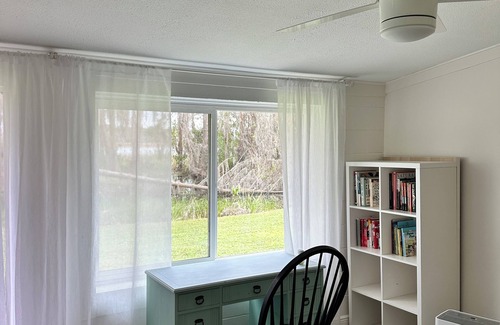 Groveland House | Charming 2-bedroom bungalow on a Private Lake. Great fishing & close to Disney!