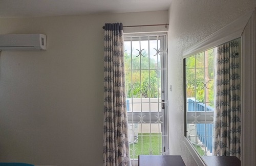 Hastings Condo | Charming 2-bedroom condo with WiFi and AC in brilliant Bridgetown