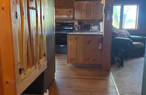 Schuyler Falls Cottage | Charming 2-bedroom cottage in Keeseville with AC