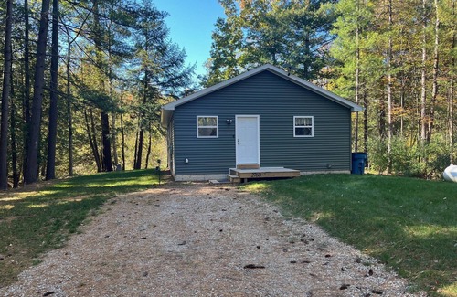 Beaverton Cabin | Charming 2-Bedroom Cabin on the River in Beaverton