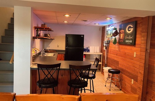 Jim Falls Cabin | Charming 2-bedroom cabin with WiFi, AC in fabulous Bloomer