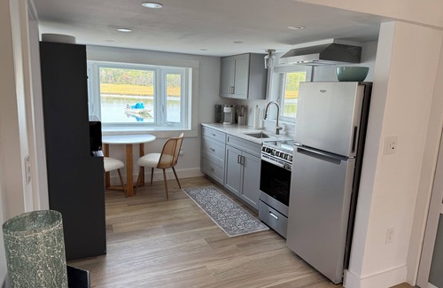 Kennebunk Cottage | Charming 2-bedroom cottage in Kennebunk with AC and deck.