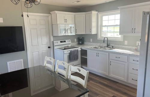 Mount Sherman Cottage | Charming 2-bedroom cottage in peaceful Magnolia with WiFi, 30 acre private lake