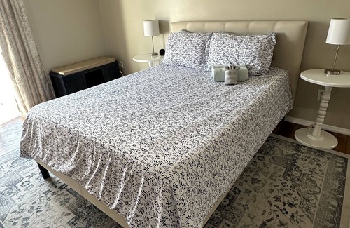 Town of Benton Cottage | Charming 2-bedroom cottage on Seneca Lake, with WiFi, AC, level beach frontage