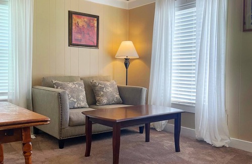 Blair Heights Cottage | Charming 2-bedroom cottage with WiFi and AC in peaceful Madison