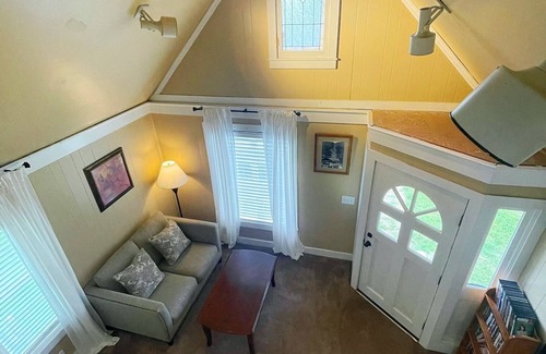 Blair Heights Cottage | Charming 2-bedroom cottage with WiFi and AC in peaceful Madison
