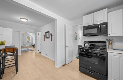 Island Lake Cottage | Charming 2-bedroom cottage, pet friendly, fenced yard, near Fox River!