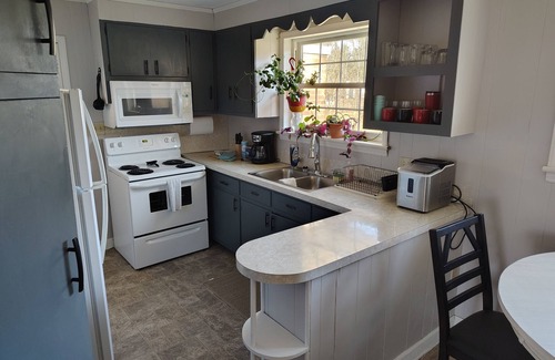 Cajah's Mountain House | Charming 2-bedroom country house with AC, WiFi in Lenoir