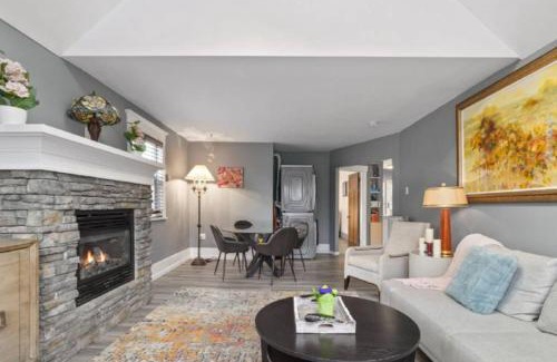 Kitsilano House | Charming 2 bedroom Duplex steps from Jericho Beach