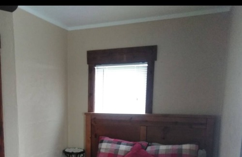 Ralston House | Charming 2 Bedroom Farmhouse